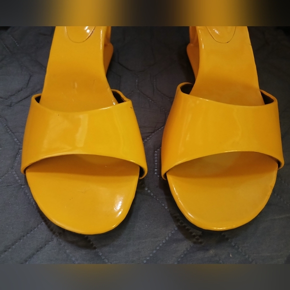 LuvShoes Sandal Slides with Architectural Heel - Picture 10 of 13